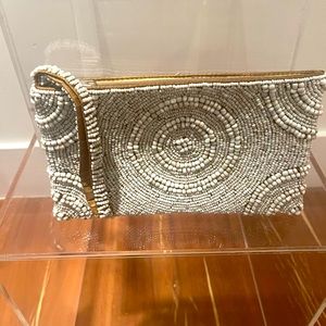 Tommy Bahama ivory authentic shell/bead wristlet clutch. Perfect for summer!